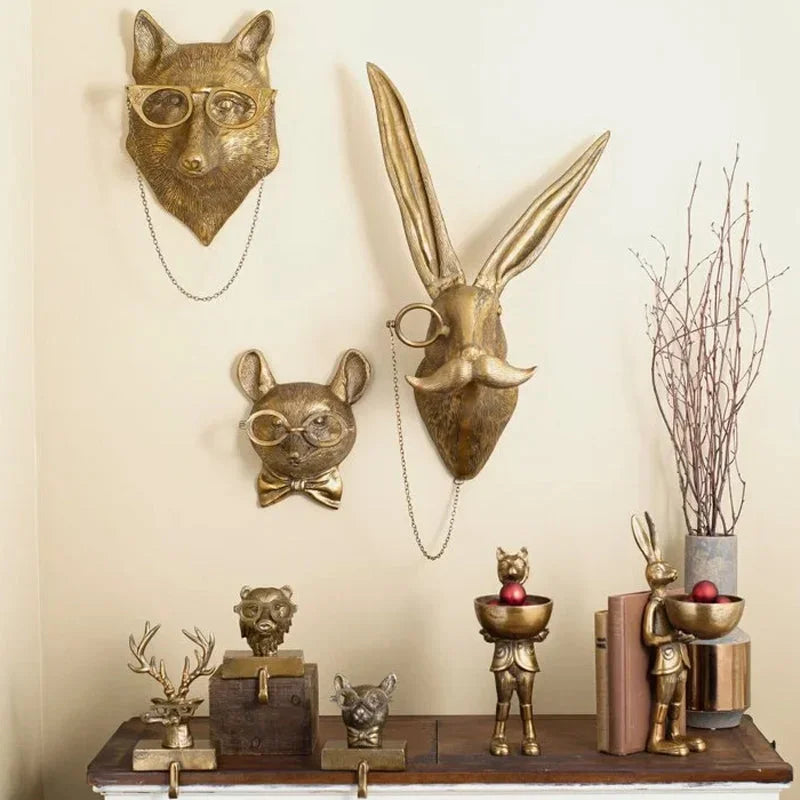 Sculpture murale avec tête d'animal avec lunettes