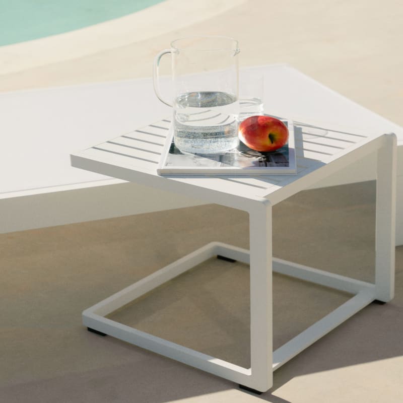 Table d’appoint en aluminium