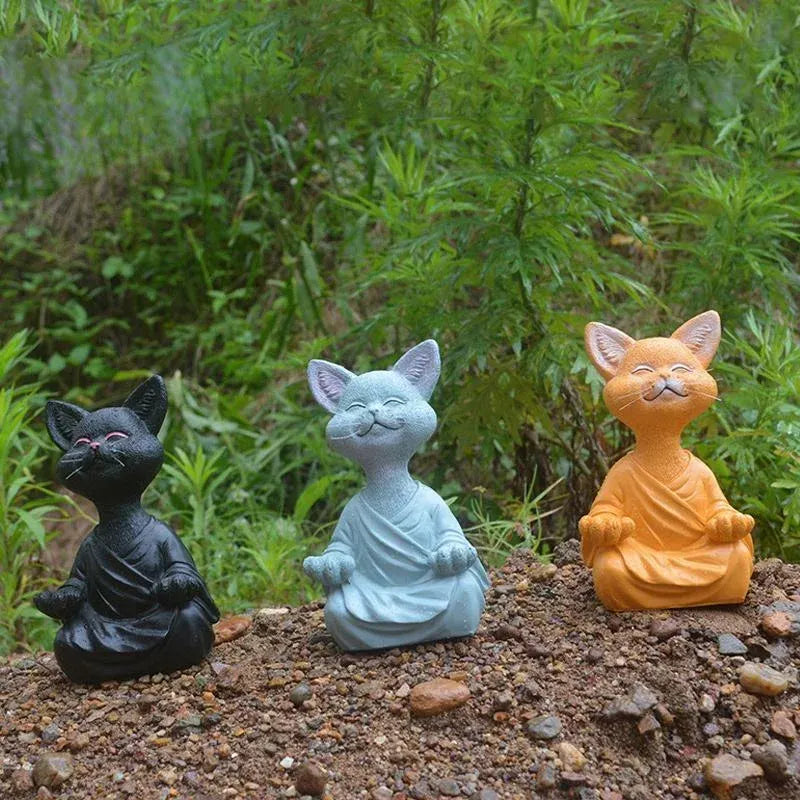 Statue de méditation de yoga chat heureux