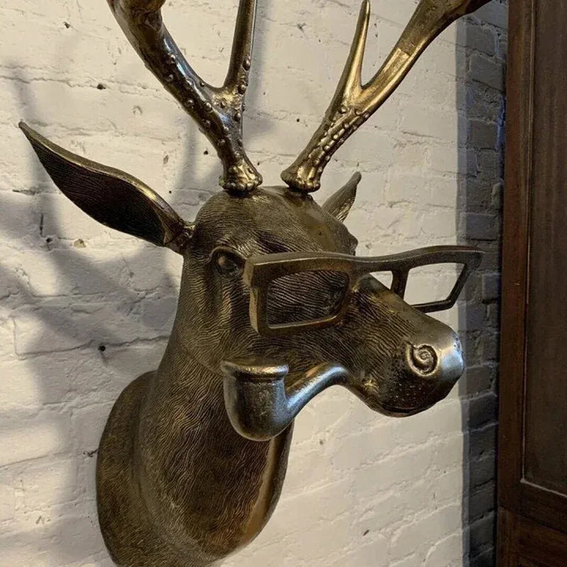 Sculpture murale avec tête d'animal avec lunettes
