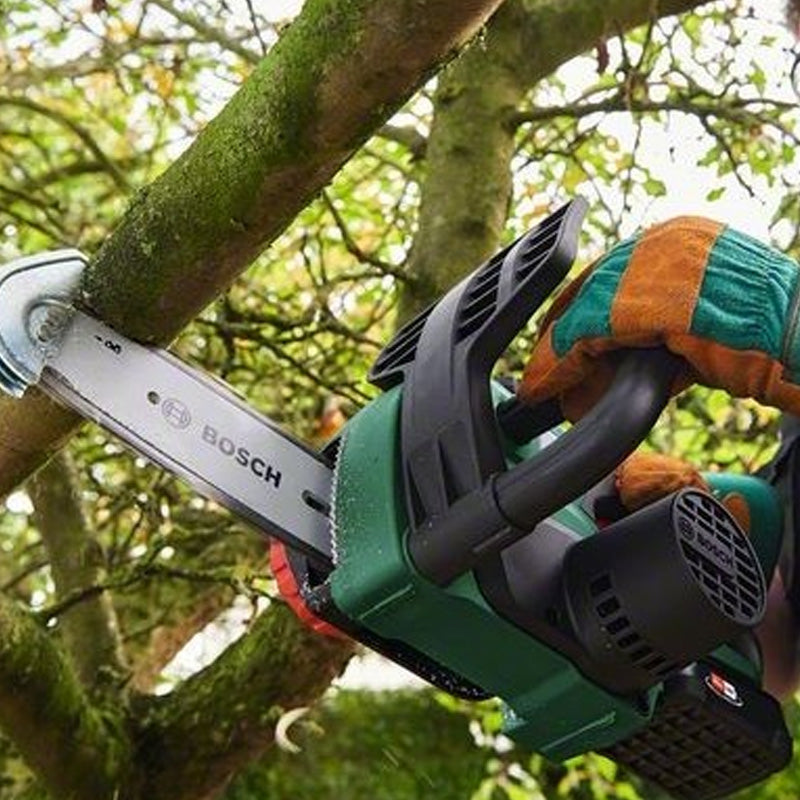 Tronçonneuse sans fil BOSCH UniversalChain 18V outil (machine nue)