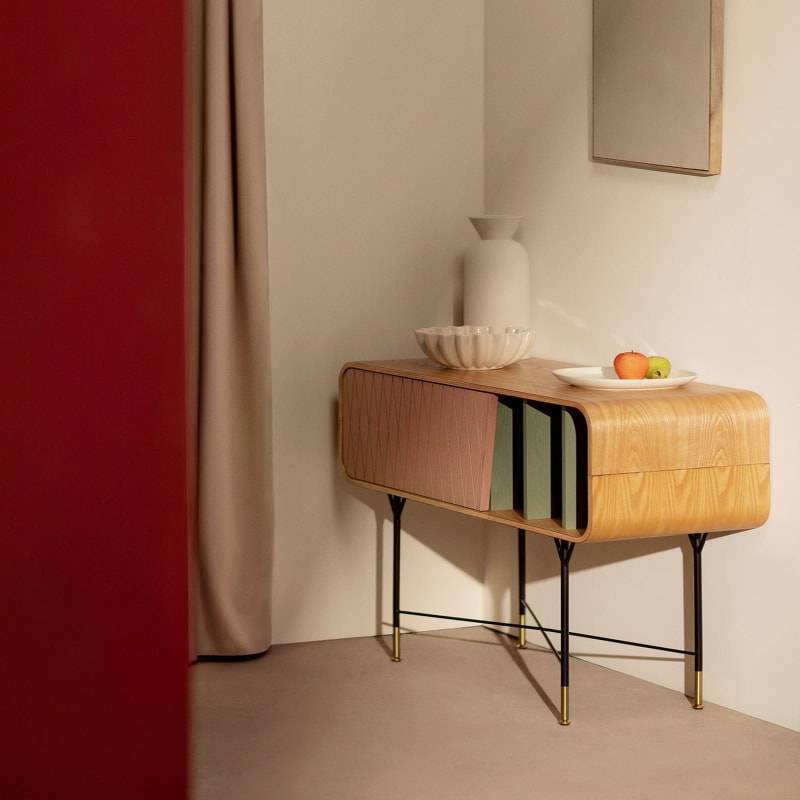 Couloir en bois avec tiroir