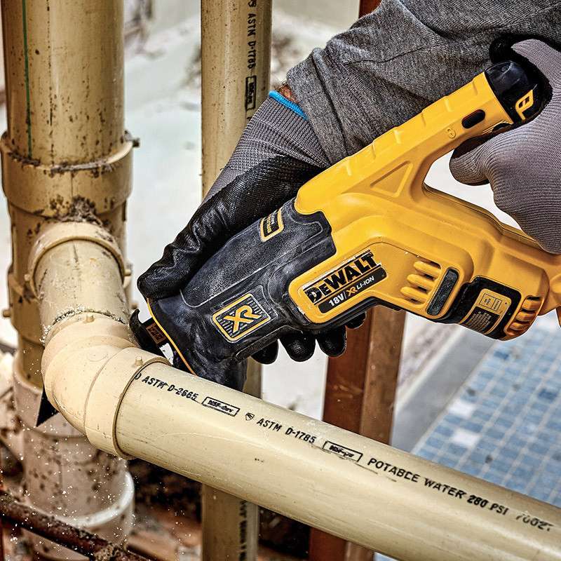 Scie sabre compacte 18V DEWALT DCS367NT-XJ Brushless avec coffret