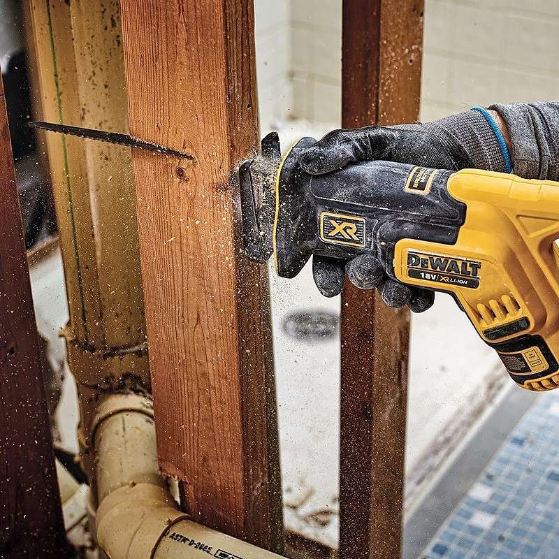 Scie sabre compacte 18V DEWALT DCS367NT-XJ Brushless avec coffret